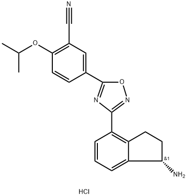 Benzonitrile, 5-[3-[(1S)-1-amino-2,3-dihydro-1H-inden-4-yl]-1,2,4-oxadiazol-5-yl]-2-(1-methylethoxy)-,hydrochloride Struktur