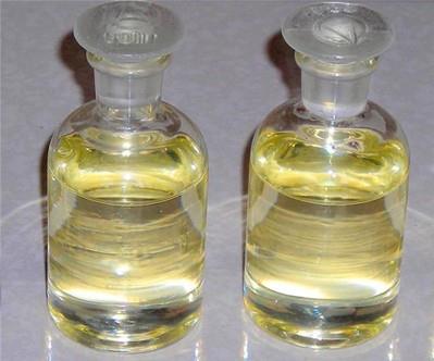 异丁酸苯氧乙酯的制备与香料应用